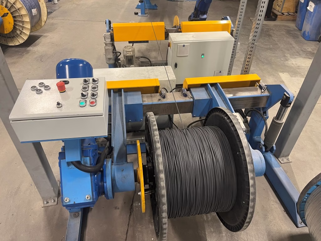 img01 comprex 1250mm cantilever motorized pay off