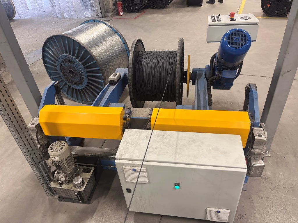 img03 comprex 1250mm cantilever motorized pay off