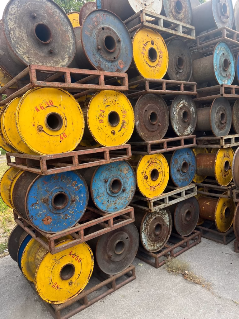 img01 din630 steel bobbins