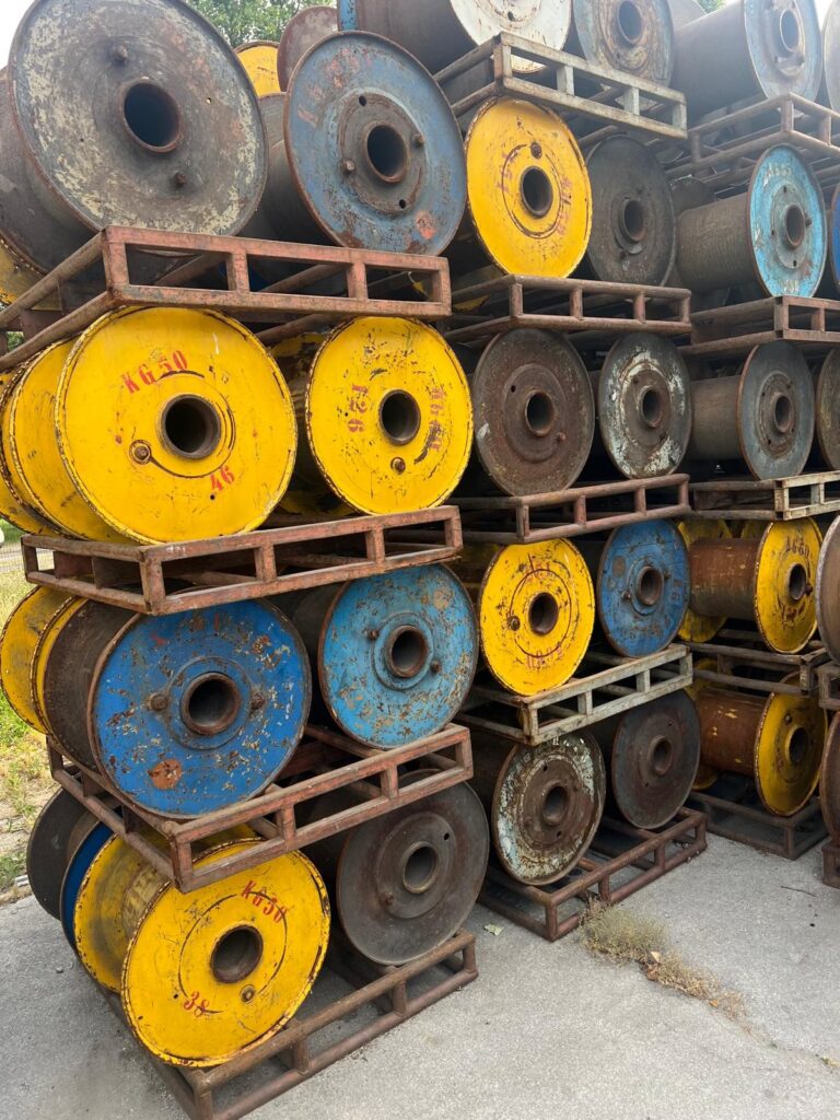 img01 din630 steel bobbins