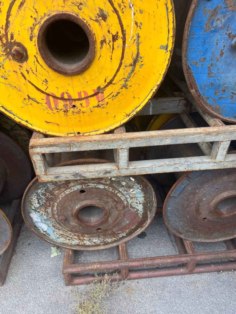 img03 din630 steel bobbins